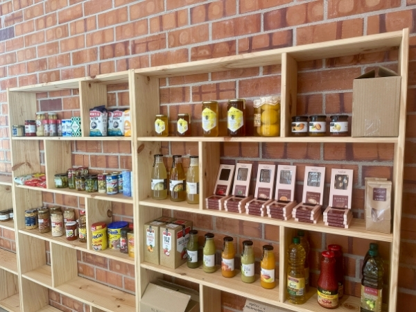 ALIMENTACIÓ I COMERÇ DE PROXIMITAT:<br>Un projecte de sobirania alimentària i suport al comerç local